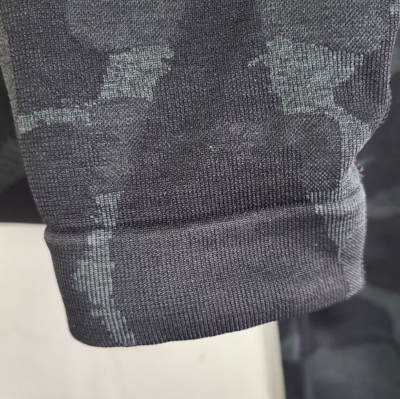 Gymshark Black Camo Leggings - Picture 12 of 13